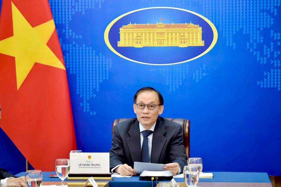 Il Vietnam rafforza i legami con l'UE dopo 35 anni, afferma il ministro degli Esteri 3 1. H.E. Le Hoai Trung Photo by The World and Vietnam Report 2