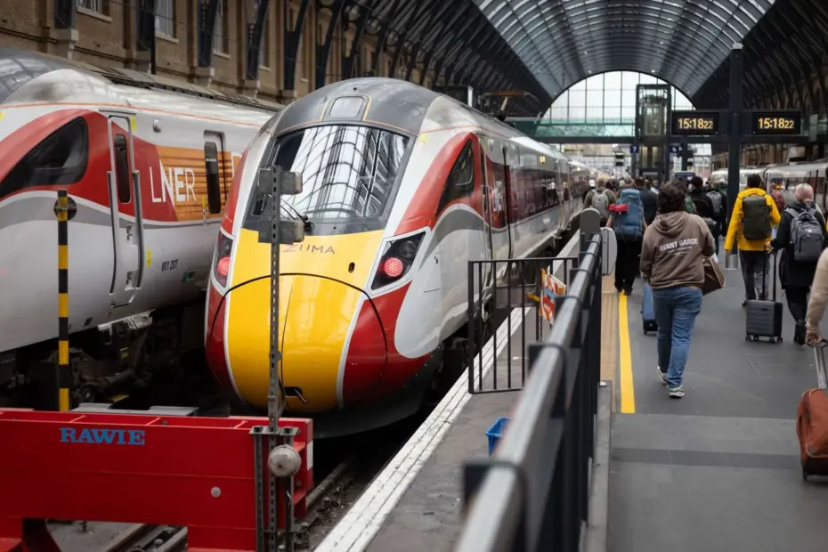 1444x920 mandatory credit photo by sinai images shutterstock 15516180d commuters and travellers pass