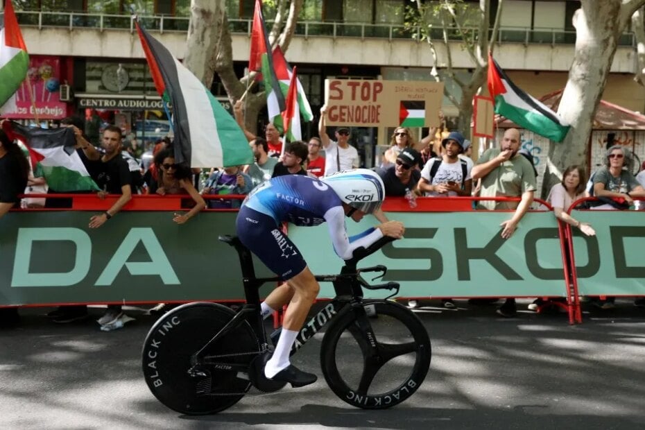 2025 09 11T151038Z 846173594 UP1EL9B165MTB RTRMADP 3 CYCLING VUELTA 1759034197 1feac9 1759034360