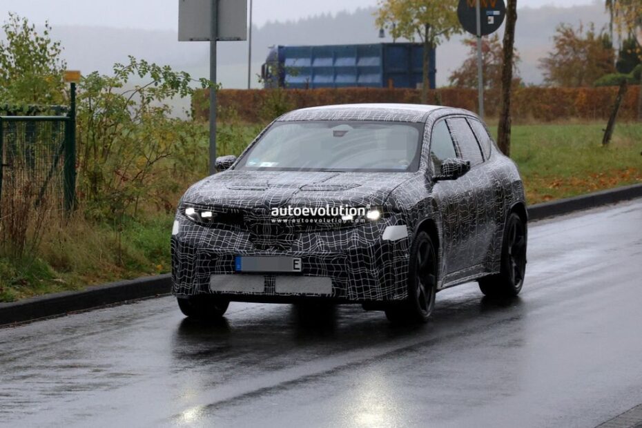 BMW iX3 M: Test di durata per il SUV elettrico ad alta potenza. 3 2028 bmw ix3 m spied with potential hood vents 1.jpg@jpeg