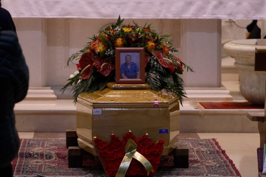 Addio Umberto Annuario: Fiori sulla panchina a San Leonardo per l'ultimo saluto. 3 Funerale Annuario3