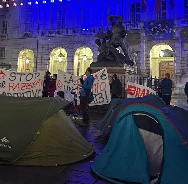 Torino: Tende davanti al Municipio, Protesta per Emergenza Abitativa 7 581856429 17890519830369105 3663912747367438240 n