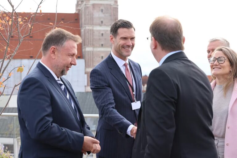 815ec1f upload 1 aw30qh6pjyvd 000 77p76jv