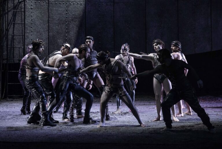 scena danzatori mimi